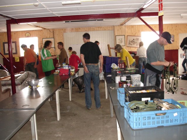 2006HWK 174.jpg